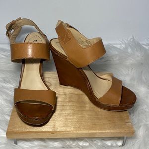 Guess Jazminn tan strap wedge sandal 6.5